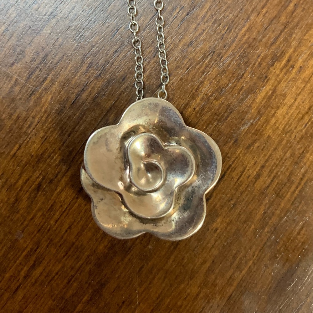 Rose gold flower pendant necklace 🌸